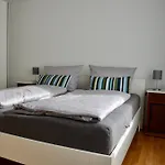 Zoom - Stilvolle Mit Balkon In Ruhiger Umgebung Apartamento